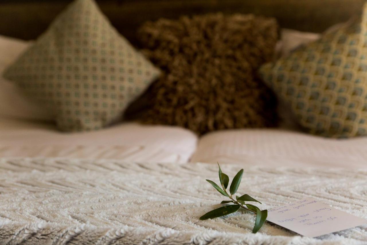 Olive Grove Guesthouse วินด์ฮุก ภายนอก รูปภาพ