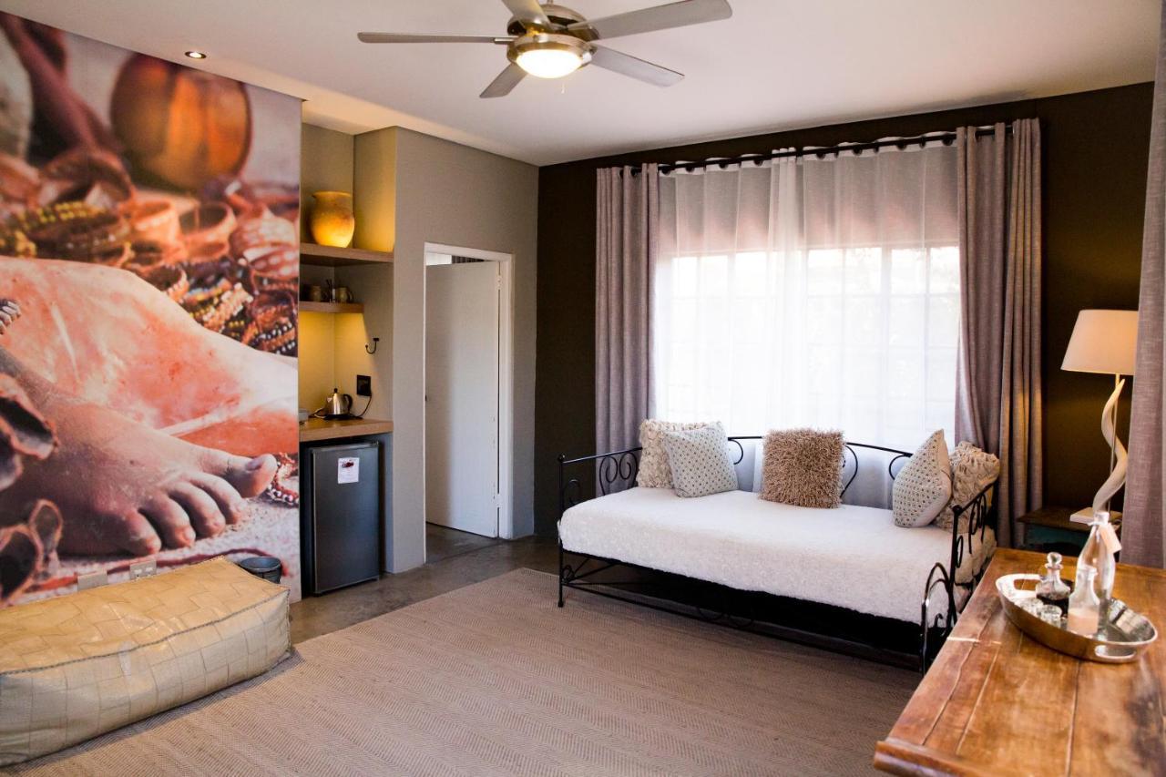 Olive Grove Guesthouse วินด์ฮุก ภายนอก รูปภาพ