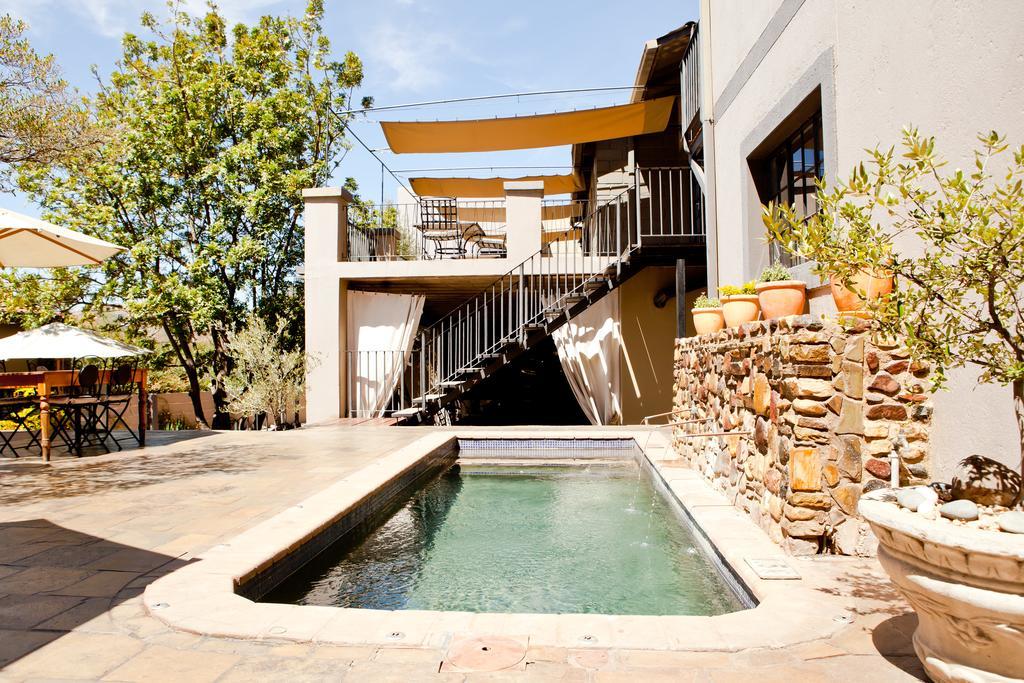 Olive Grove Guesthouse วินด์ฮุก ภายนอก รูปภาพ